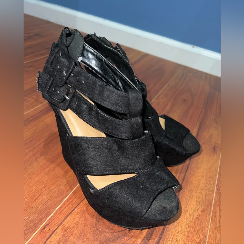 Black suede wedged shoes